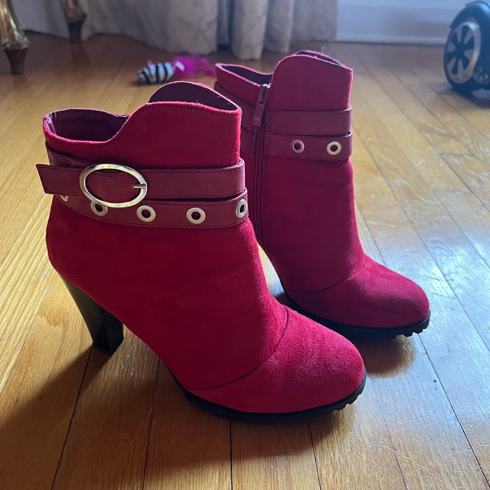 Red/pink buckled heeled bootie